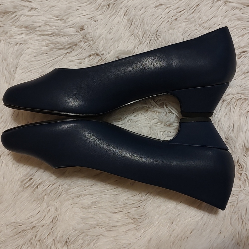 *Like New* Comfortview Vida Low-Heeled Pumps Navy Blue Faux Leather Office 9.5W - Picture 4 of 8